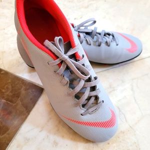 Nike soccer cleats, size 8 Grey and Orange